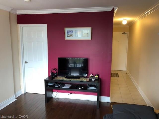 903-141 Catharine Street S Property Photo 7