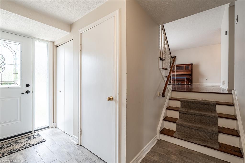 557 Trafford Crescent Property Photo 3
