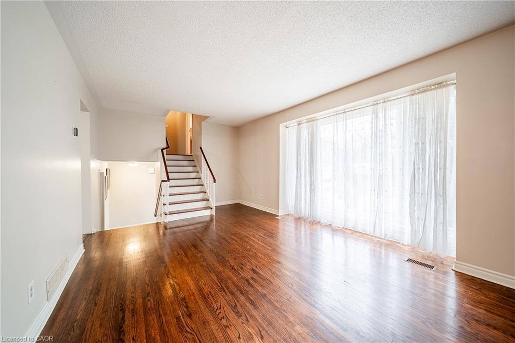 557 Trafford Crescent Property Photo 4