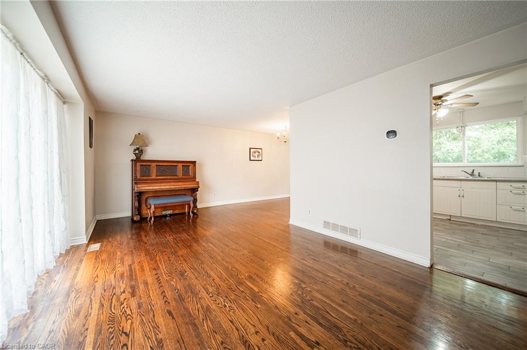 557 Trafford Crescent Property Photo 6