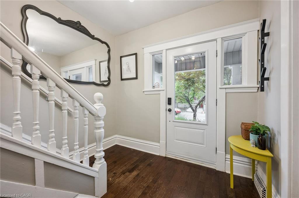 58 Balmoral Avenue N Property Photo 6