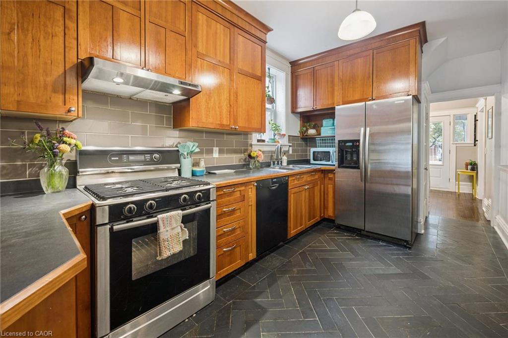 58 Balmoral Avenue N Property Photo 15