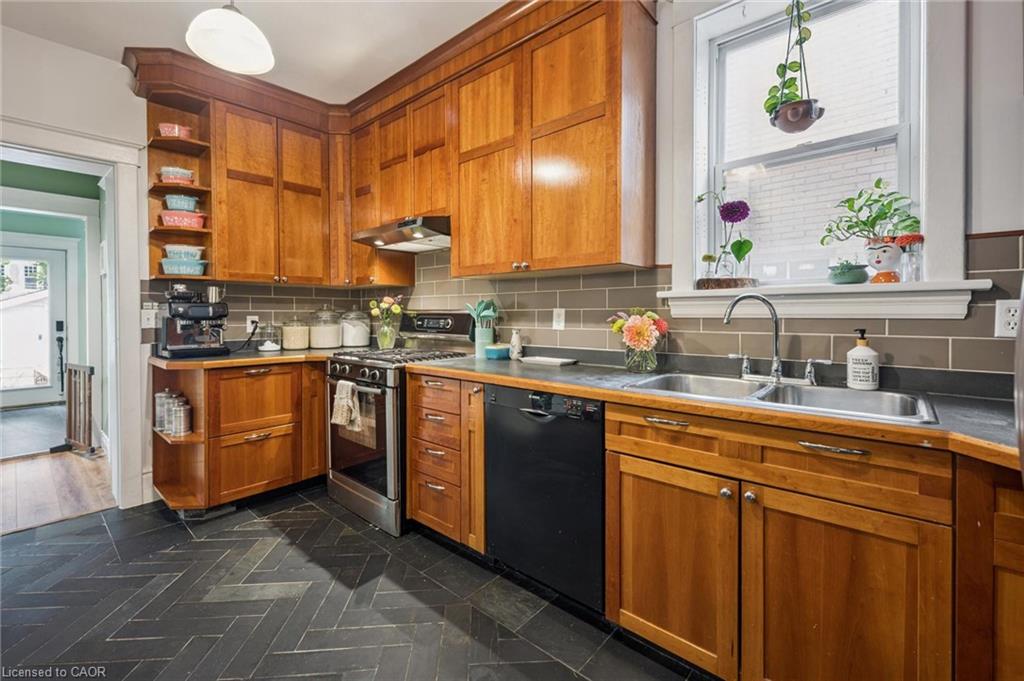 58 Balmoral Avenue N Property Photo 16