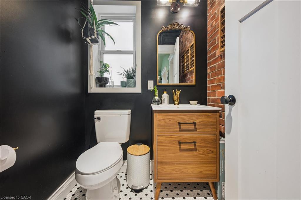 58 Balmoral Avenue N Property Photo 24