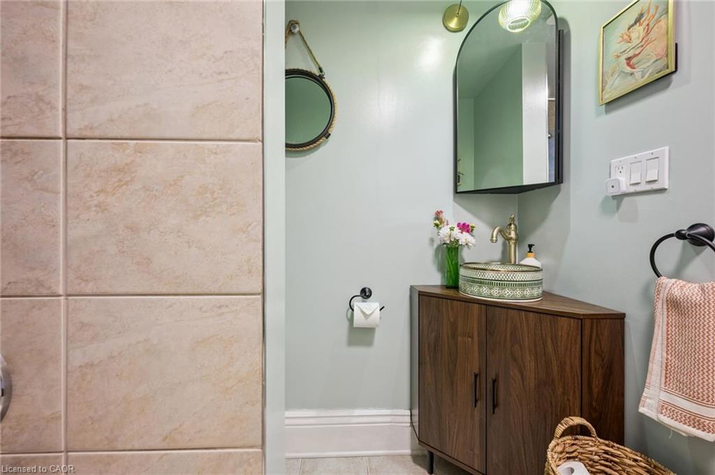 58 Balmoral Avenue N Property Photo 34
