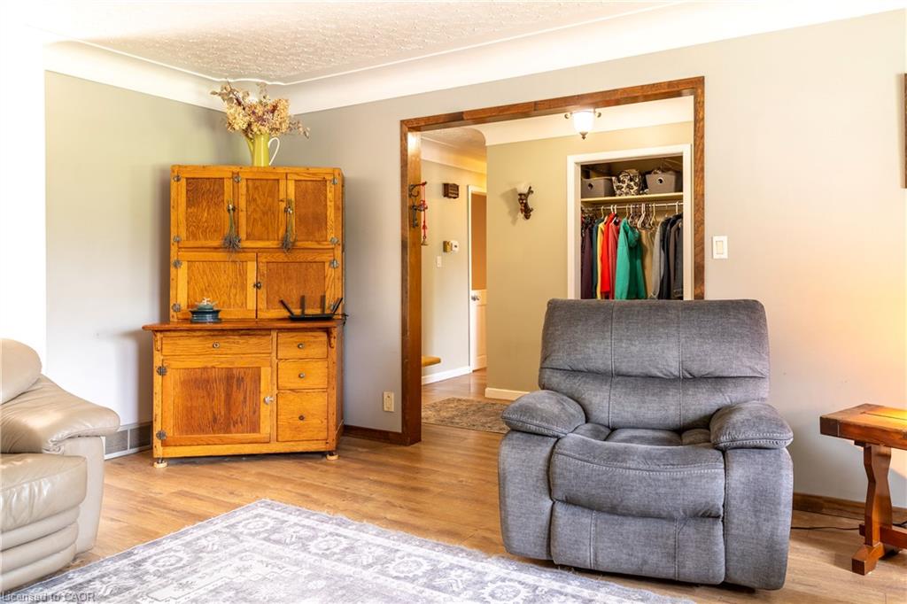1064 Vittoria Road Property Photo 11