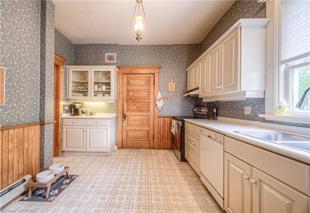543 Queenston Road Property Photo 14