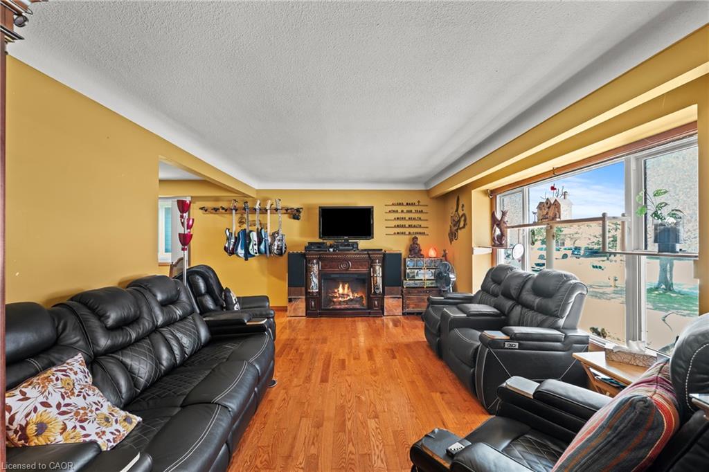 33 Meadowbrook Crescent Property Photo 7