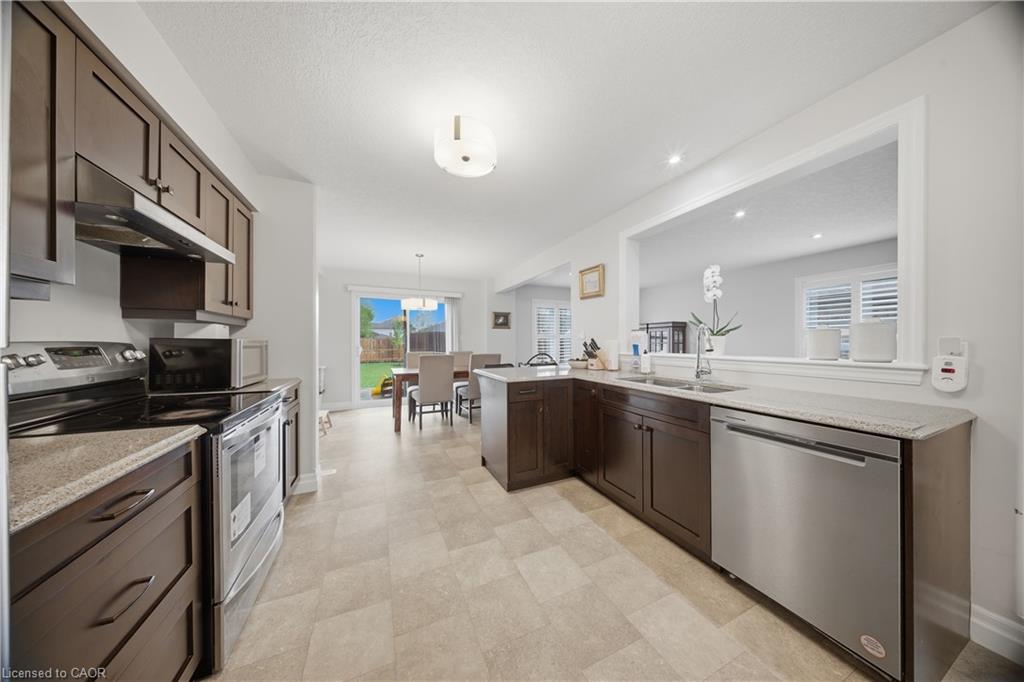 300 Hutton Street E Property Photo 12