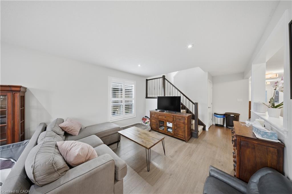 300 Hutton Street E Property Photo 18