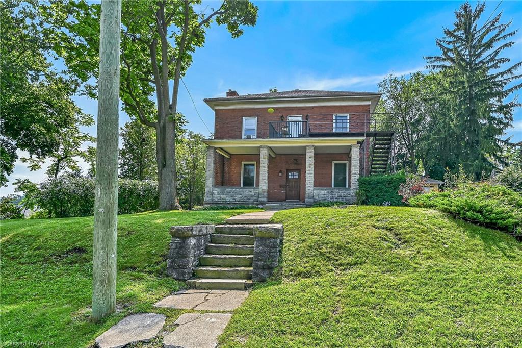 15 St David Street W Property Photo 3