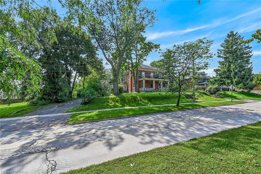15 St David Street W Property Photo 4