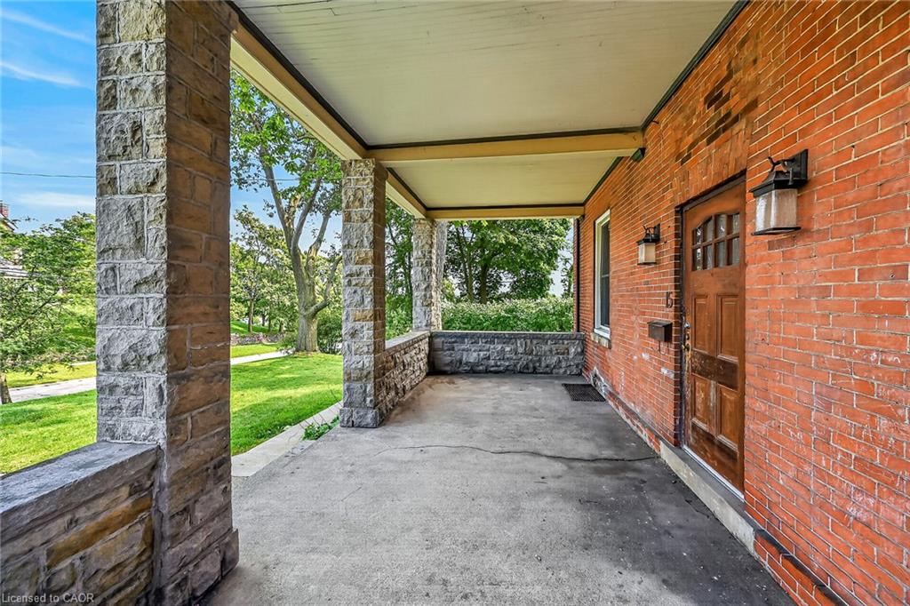 15 St David Street W Property Photo 9