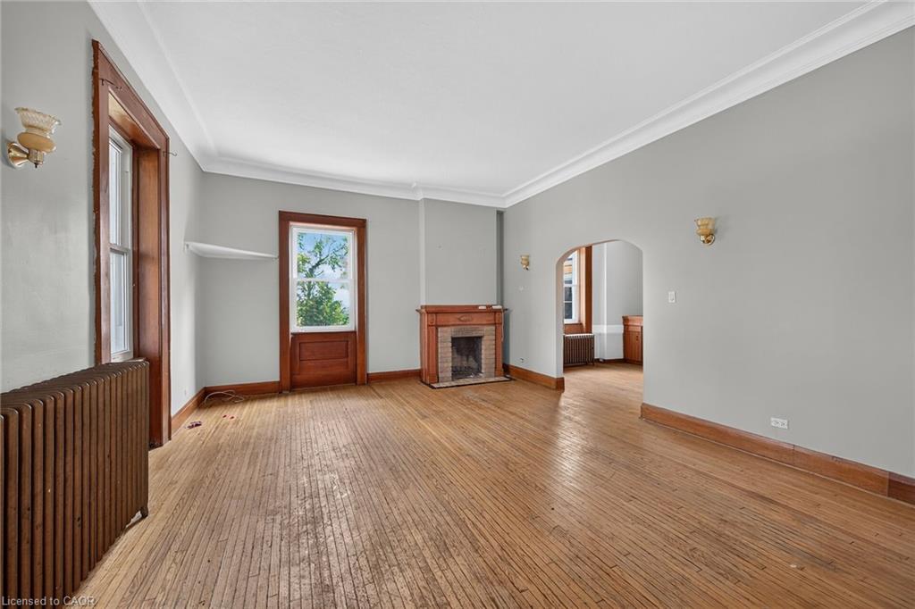 15 St David Street W Property Photo 10