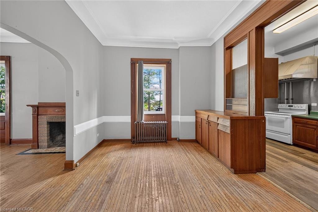 15 St David Street W Property Photo 15