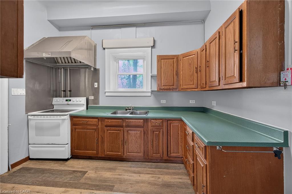 15 St David Street W Property Photo 16