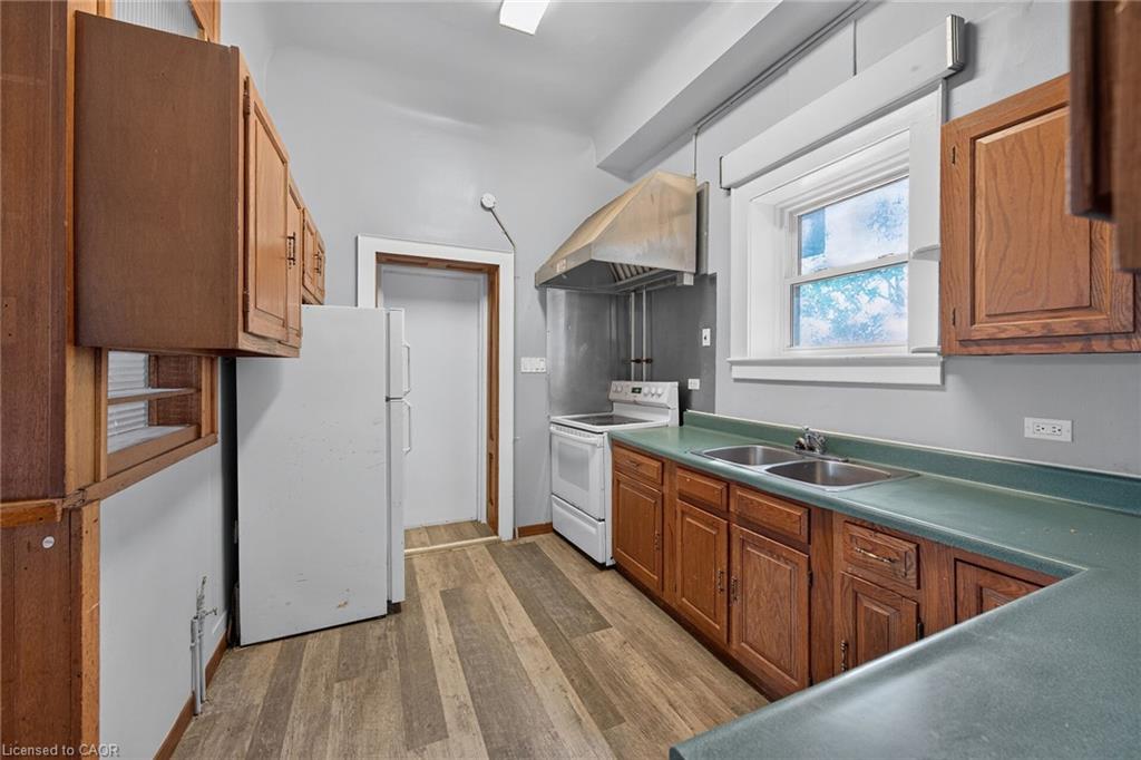 15 St David Street W Property Photo 17