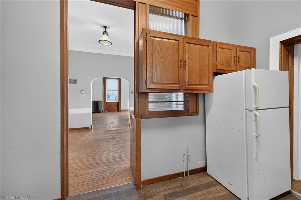15 St David Street W Property Photo 18