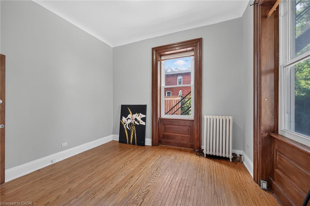 15 St David Street W Property Photo 19