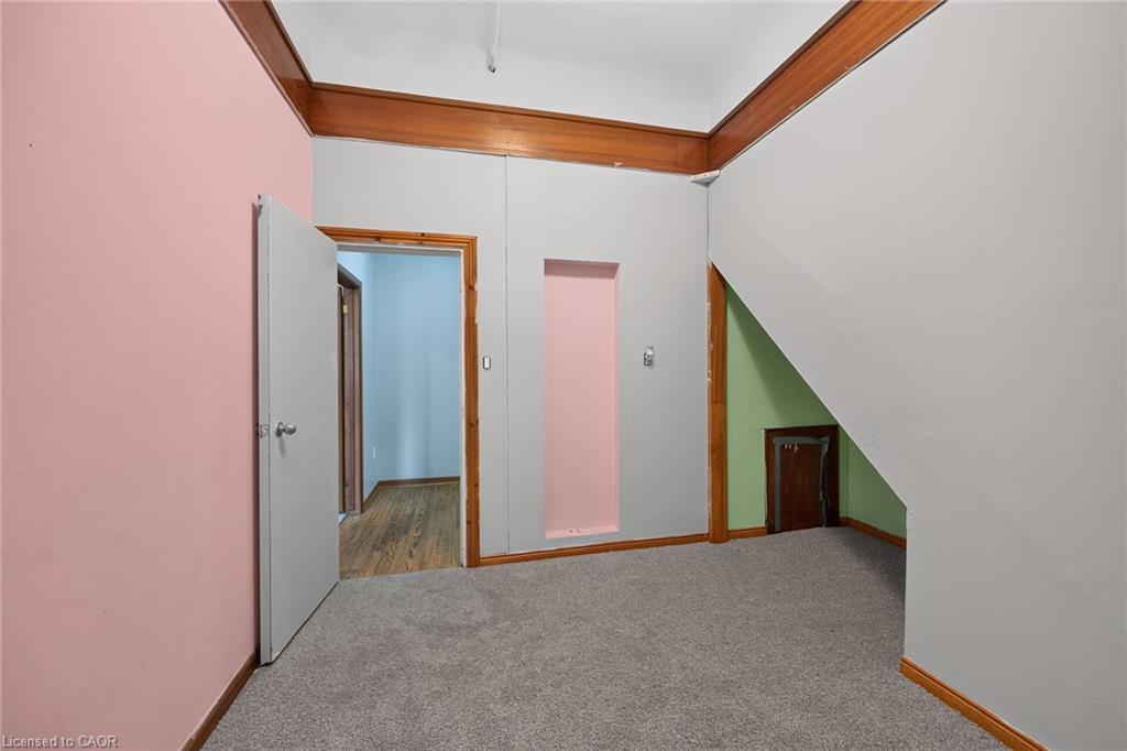 15 St David Street W Property Photo 24