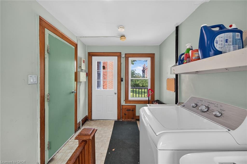 15 St David Street W Property Photo 28