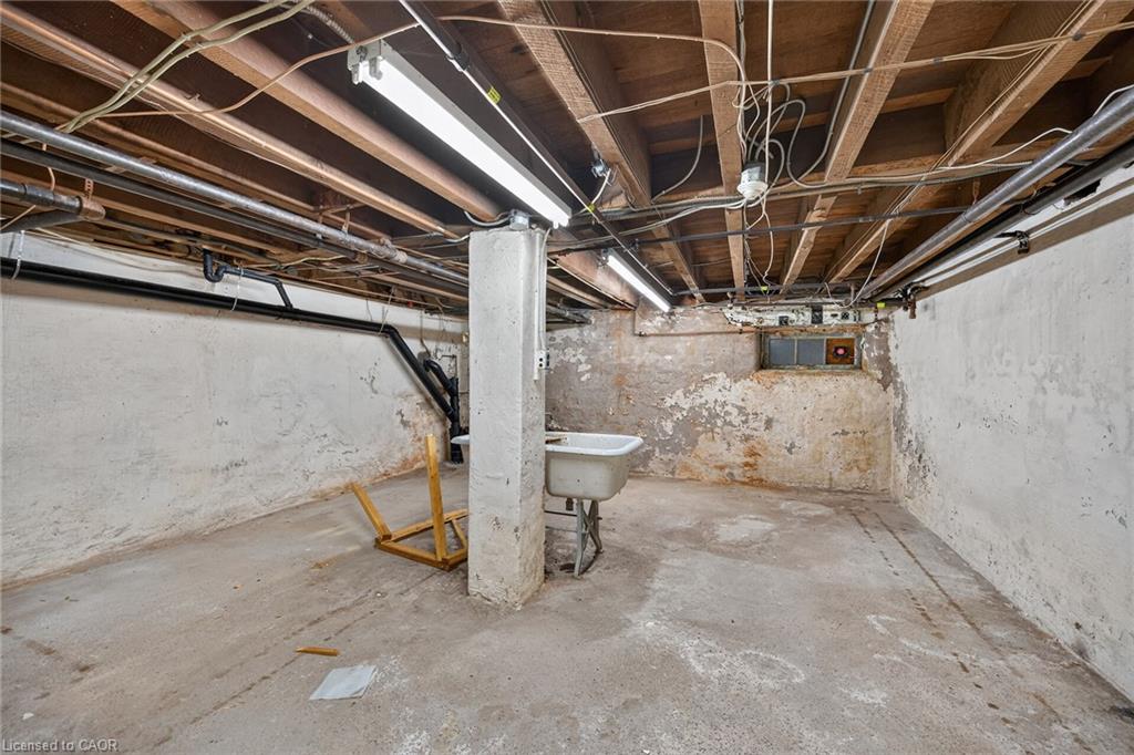 15 St David Street W Property Photo 33