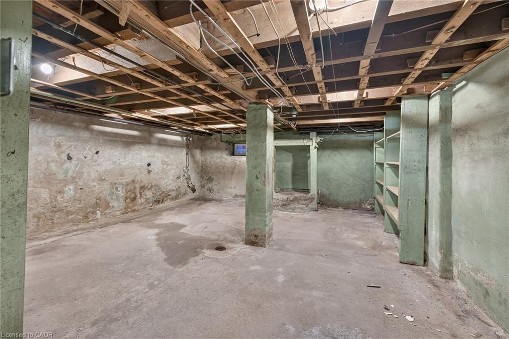15 St David Street W Property Photo 34