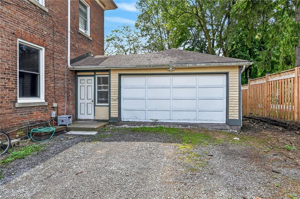15 St David Street W Property Photo 36