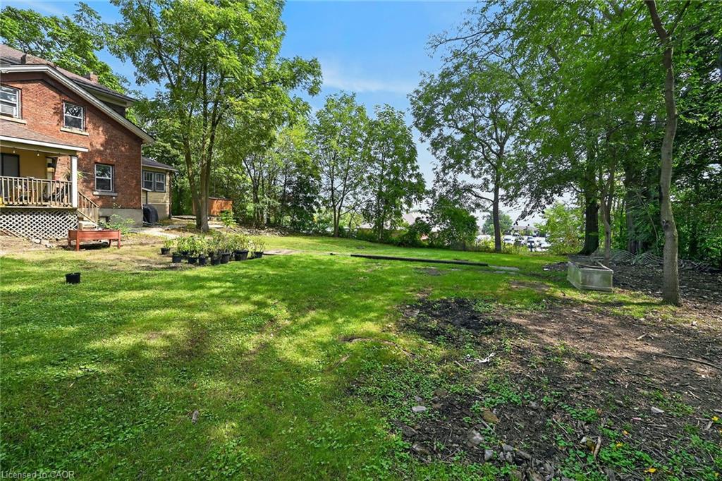 15 St David Street W Property Photo 40