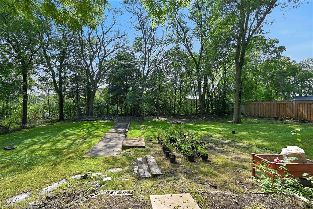 15 St David Street W Property Photo 41