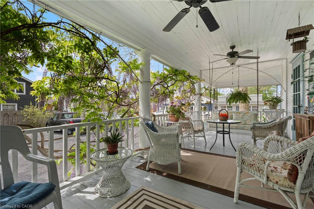 1040 Bay Street Property Photo 5