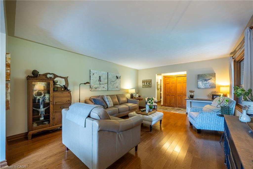 9 Sheridan Boulevard Property Photo 4