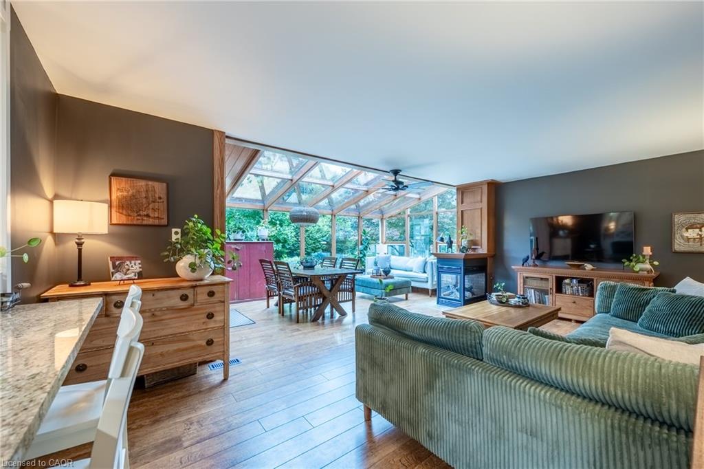 9 Sheridan Boulevard Property Photo 10