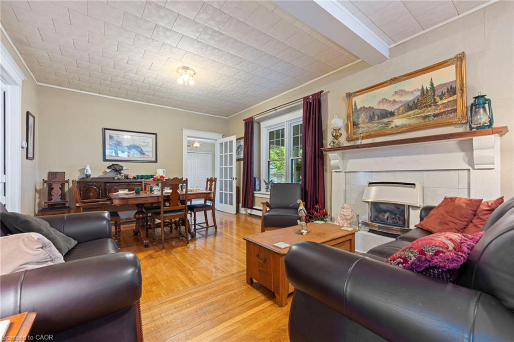 1040 Bay Street Property Photo 11