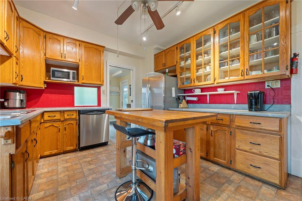 1040 Bay Street Property Photo 15