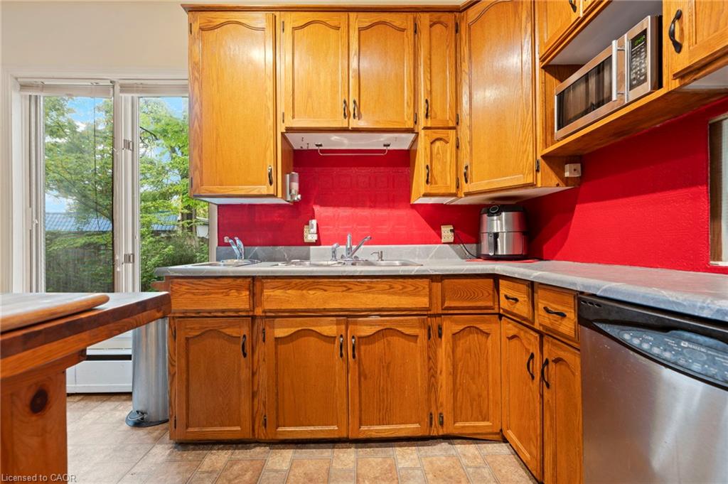1040 Bay Street Property Photo 16