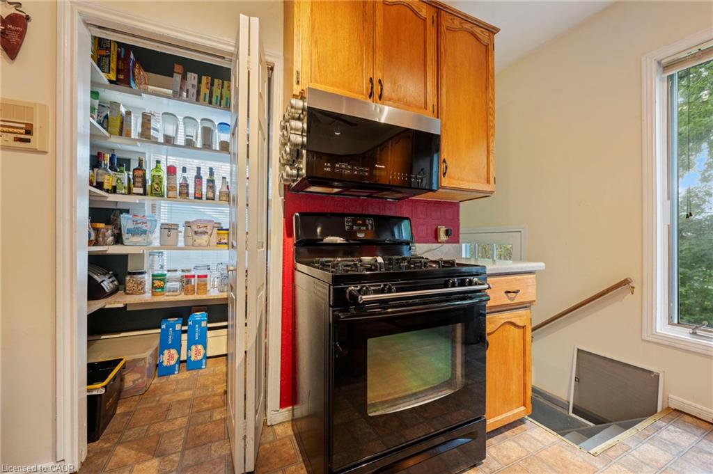 1040 Bay Street Property Photo 17