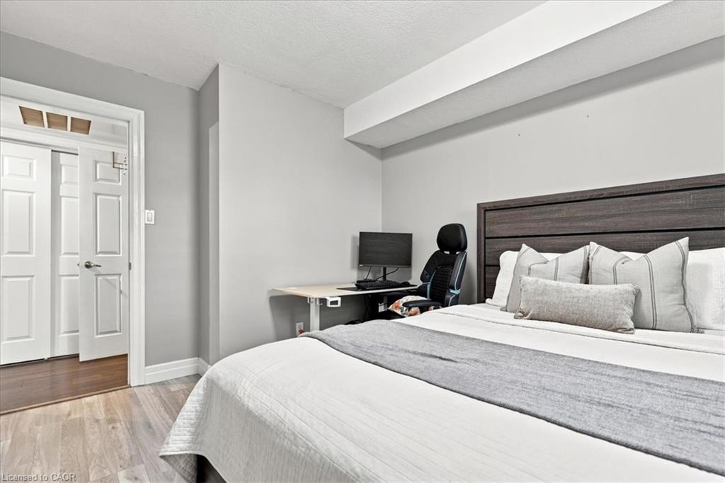 403-1522 King Street E Property Photo 17