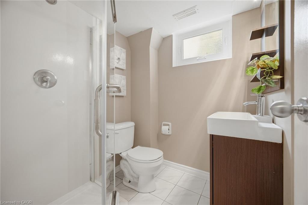 2452 Yarmouth Crescent Property Photo 27