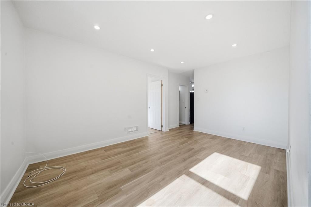 8 Russell Street Property Photo 19