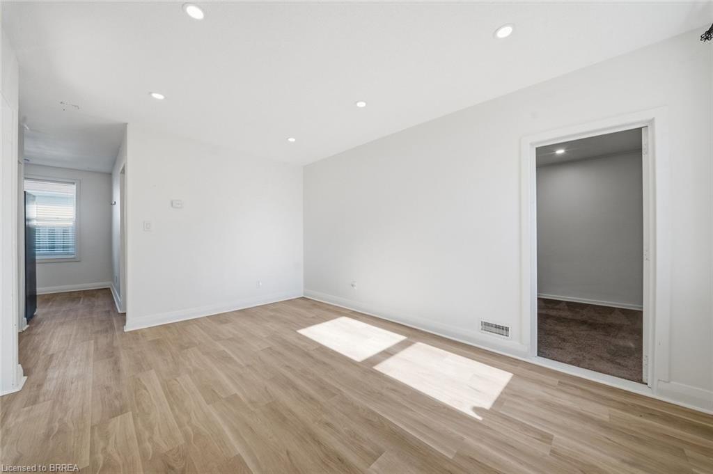 8 Russell Street Property Photo 20