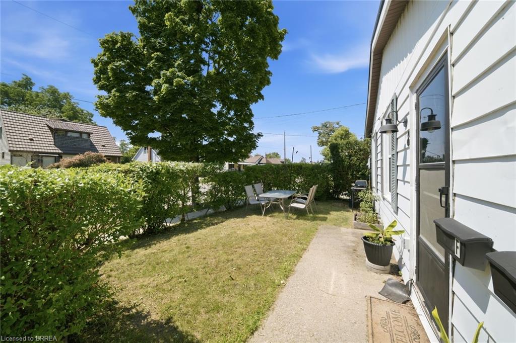 8 Russell Street Property Photo 2