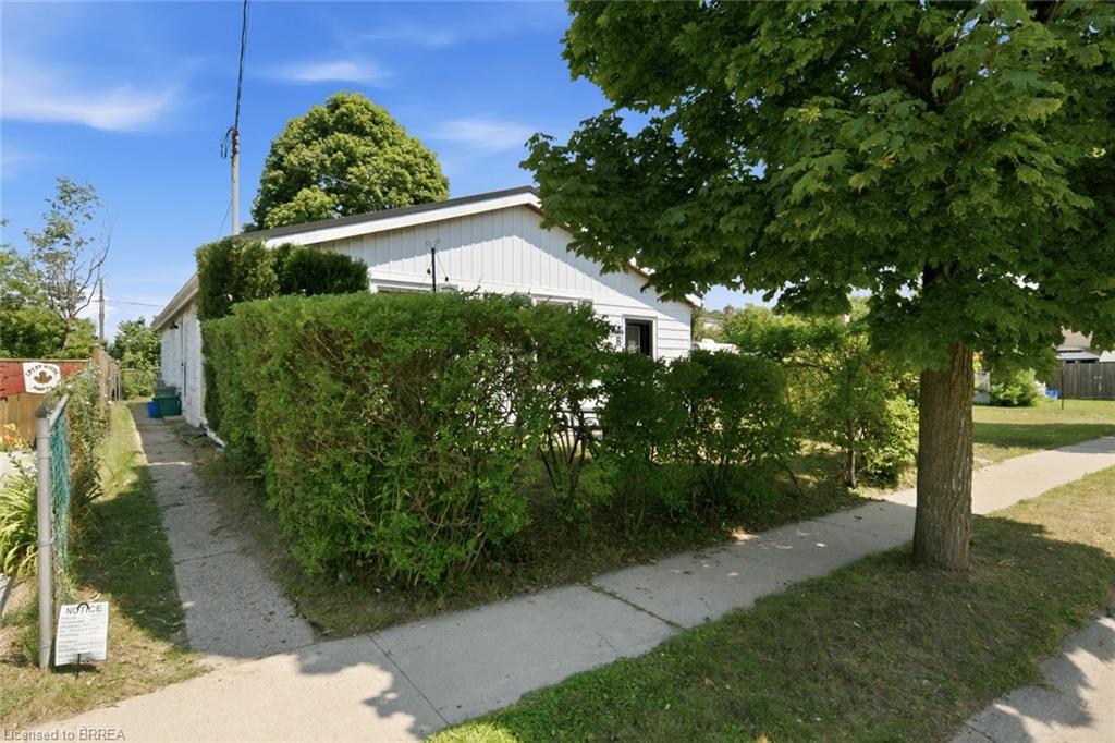 8 Russell Street Property Photo 11