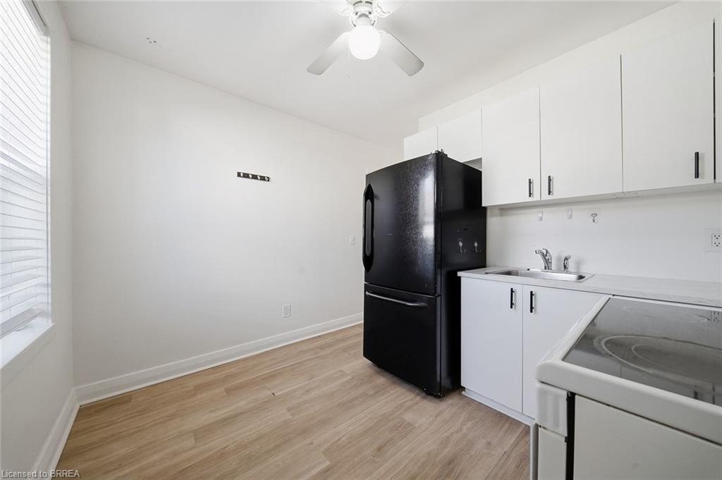 8 Russell Street Property Photo 14