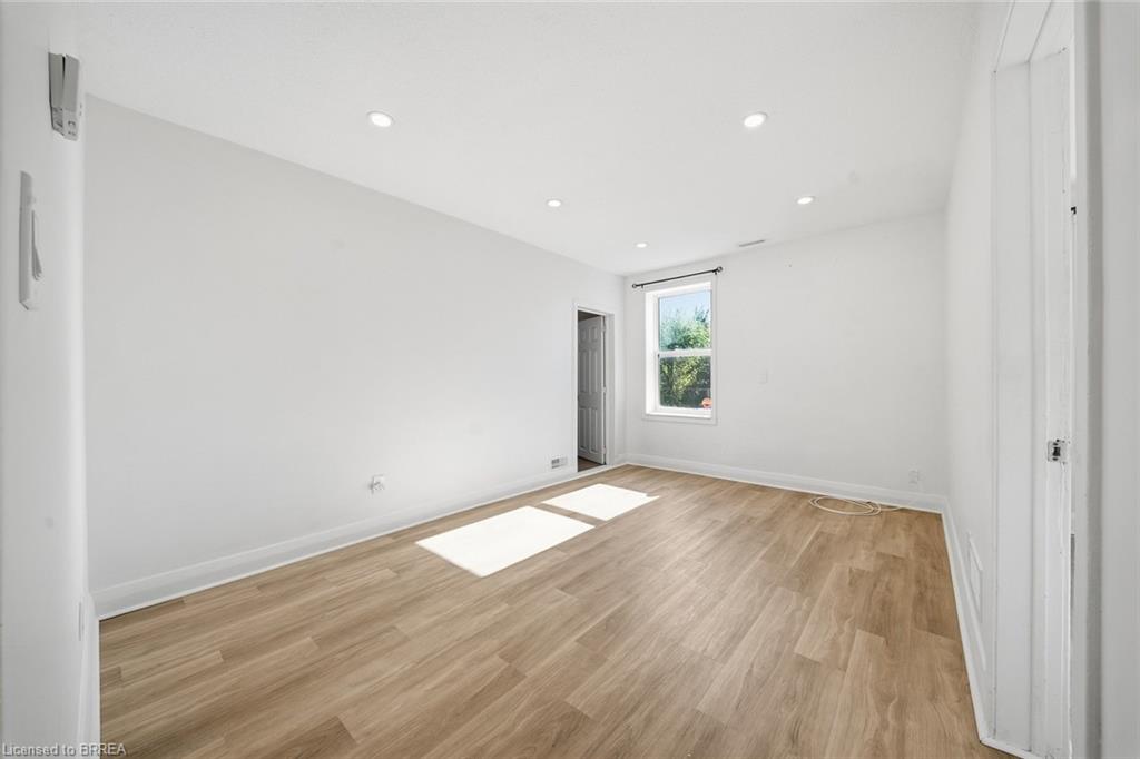 8 Russell Street Property Photo 18