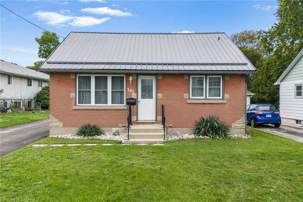 205 Crysler Street Property Photo 1
