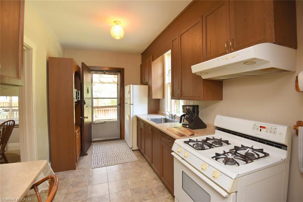 781 Oakdale Avenue Property Photo 4