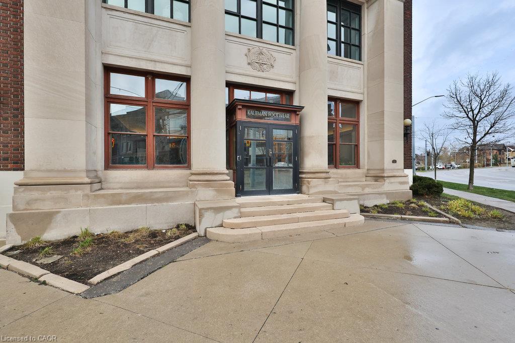 424-404 King Street W Property Photo 2