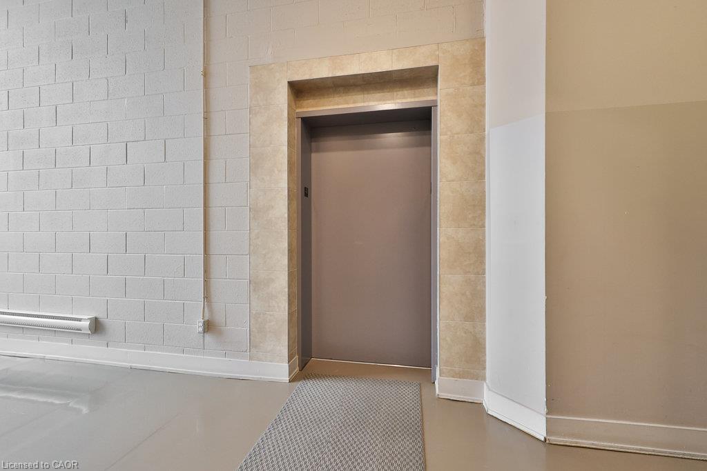 424-404 King Street W Property Photo 6