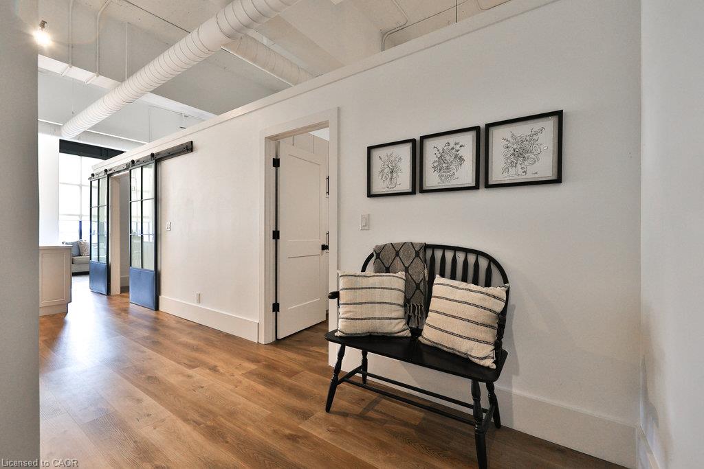424-404 King Street W Property Photo 9